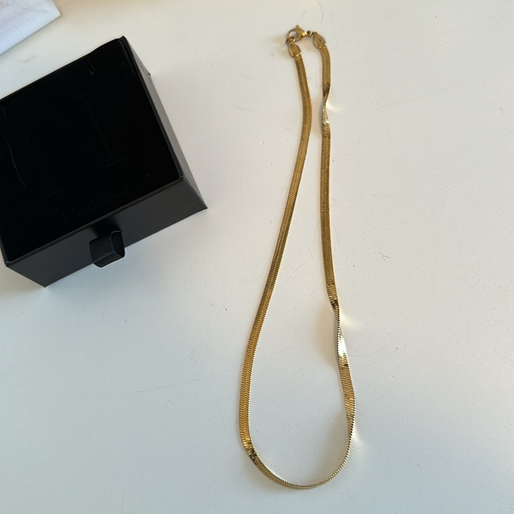 Gold Herringbone Necklace. Never worn. - Picture 3 of 4